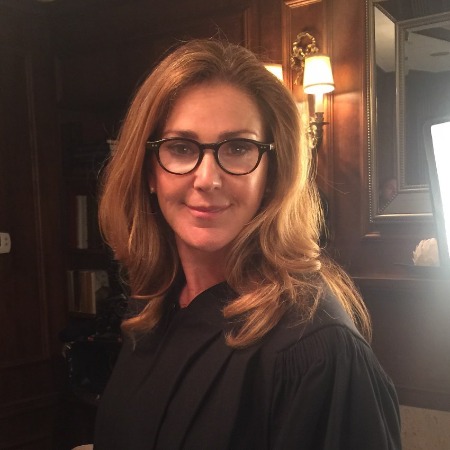 Peri Gilpin has a massive net worth of $15 million.